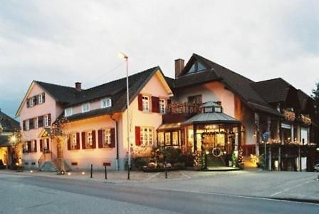 Hotel-Restaurant Adler ลาร์ ภายนอก รูปภาพ