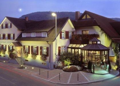 Hotel-Restaurant Adler ลาร์ ภายนอก รูปภาพ