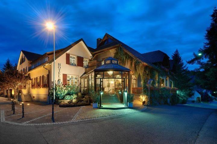 Hotel-Restaurant Adler ลาร์ ภายนอก รูปภาพ