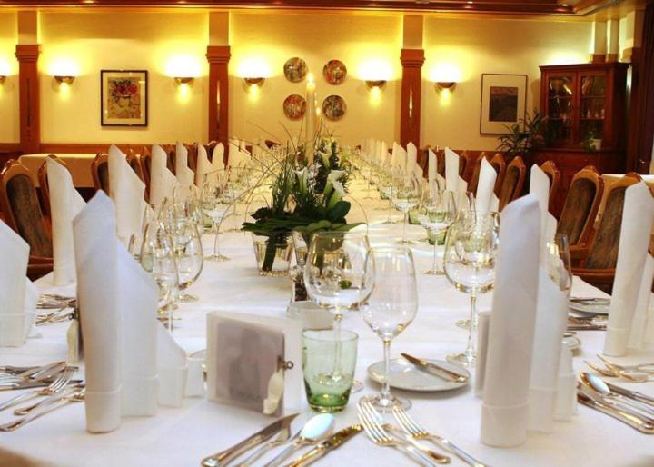 Hotel-Restaurant Adler ลาร์ ภายนอก รูปภาพ