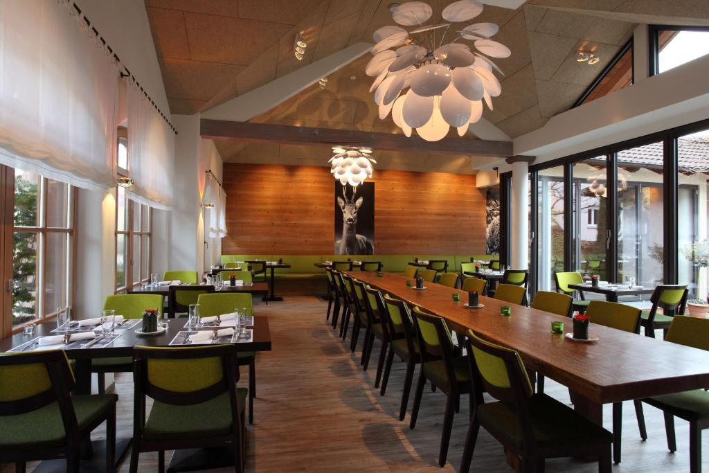 Hotel-Restaurant Adler ลาร์ ภายนอก รูปภาพ